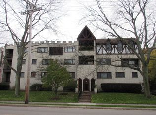 110 Green Bay Rd APT 302, Glencoe, IL