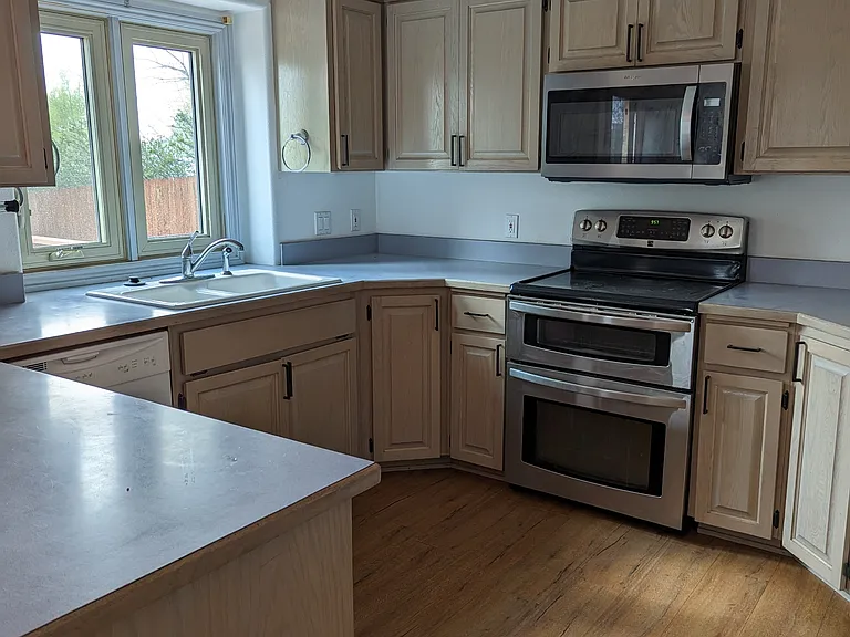 1054 Arapaho Dr — Photo 4