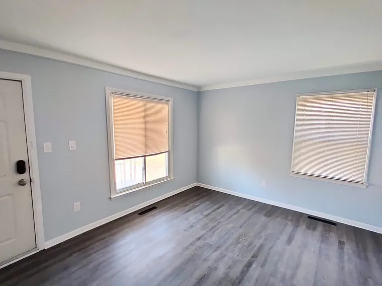 512 E Brockton Ave — Photo 3