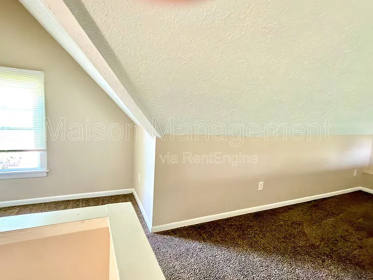 451 Averill Ave — Photo 22