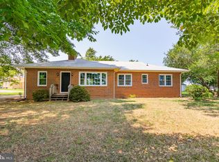 32 Village Ln, Farnham, VA 22460