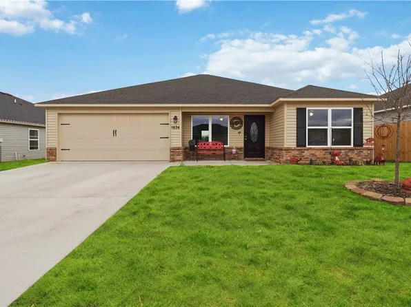 1624 Ace Ave, Gentry, AR 72734