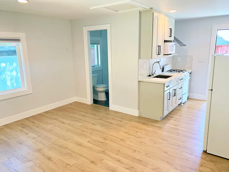 441 3rd Ave — Photo 8