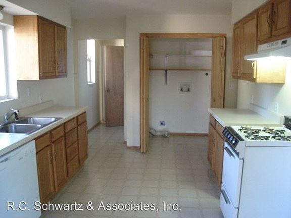 3rd image of 2711 S Latawah St