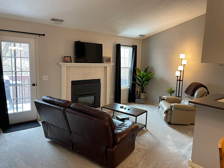 2137 Troy Ct — Photo 13