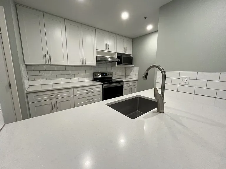 1730 S Harbor Way #303 — Photo 5