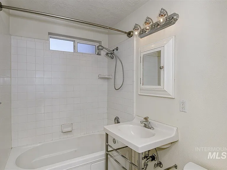 420 W Village Ln — Photo 16