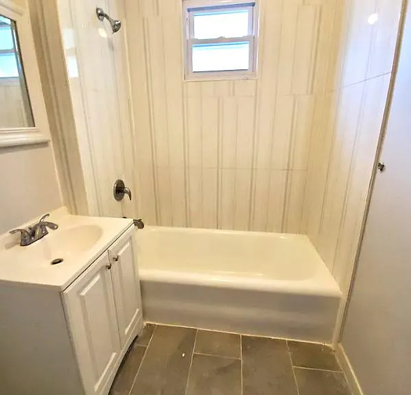 347 S Clinton St #1LA — Photo 2