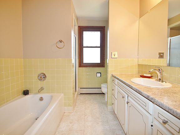 3rd image of 2225 Jamesford Ave