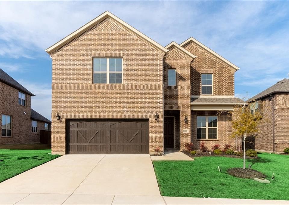1st image of 221 Crestlyn Dr