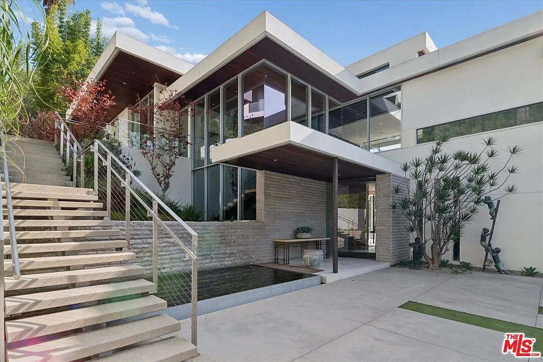 8 bed, 9.0 bath, 13110 sqft, $95,000 — Photo 3