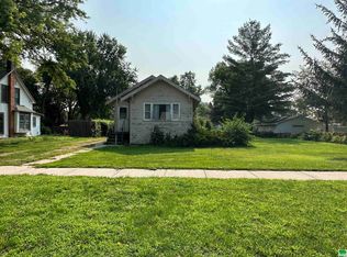 222 S Pine St, Vermillion, SD 57069