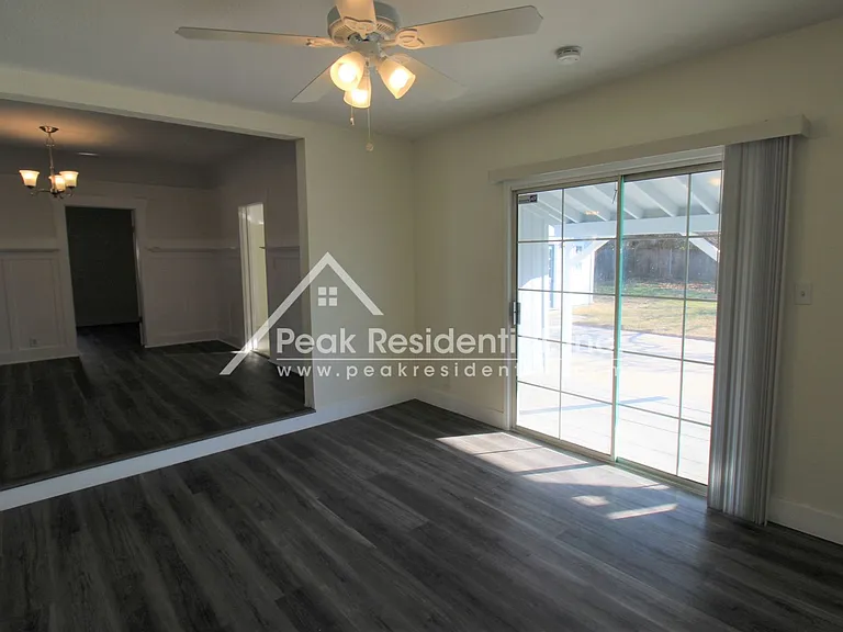 1042 Las Palmas Ave — Photo 7