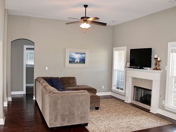 2nd image of 4523 Vineyard Dr W