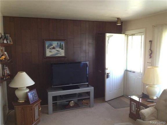 2nd image of 32261 Fairchild St