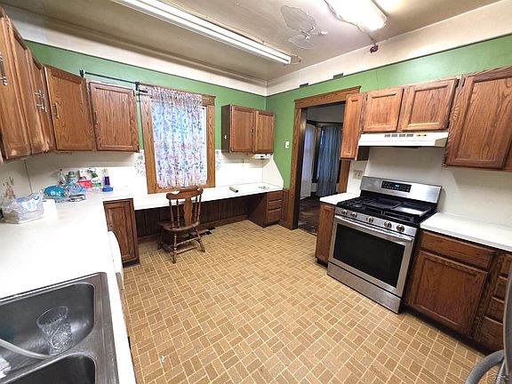 6th image of 121 S Carolina St