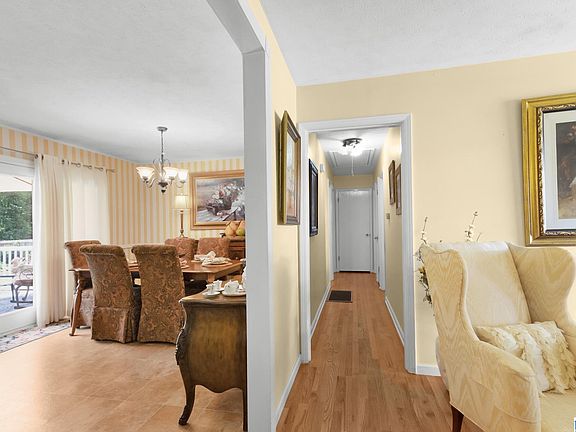 3rd image of 800 Alexandria Rd
