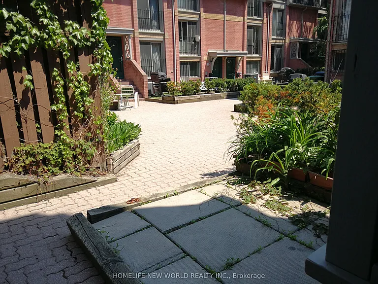 325 Jarvis St #33 — Photo 11