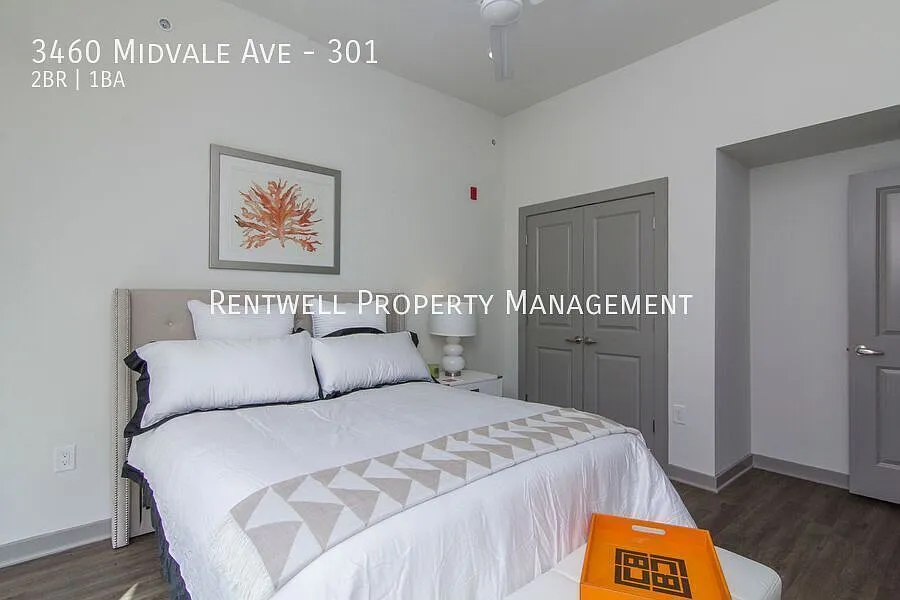 Now Showing Spacious Top-Floor 2br With Loft | Modern Upgrades + Open Layout — Photo 3