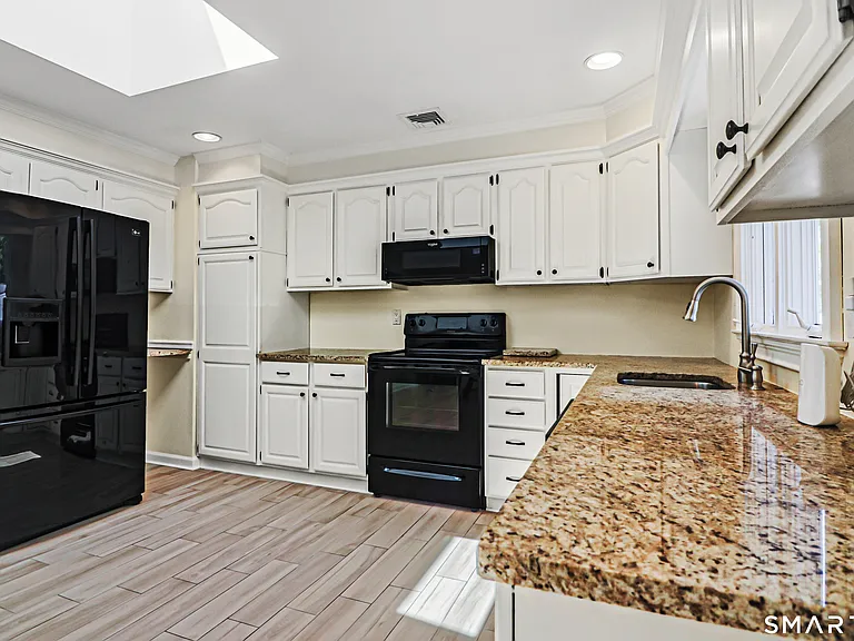 8 Woodchuck Ct — Photo 4