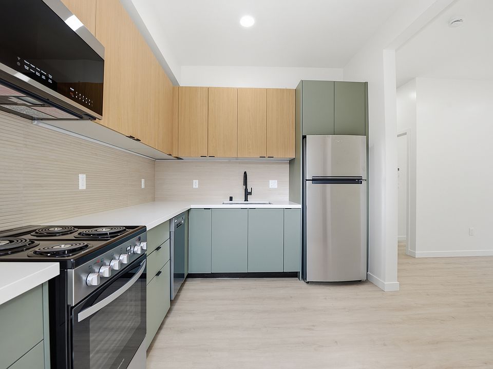 1st image of 4553 North Ave #2
