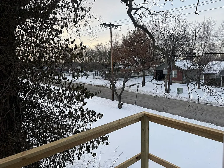 207 E Oak St — Photo 16