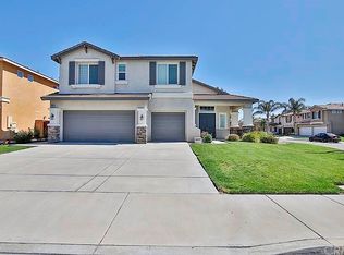 6884 Raspberry Ct, Corona, CA 92880