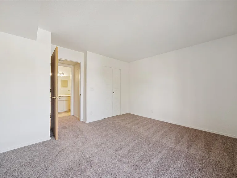 One Bedroom - 1 Bed / 1 Bath - 699 Sq.Ft.