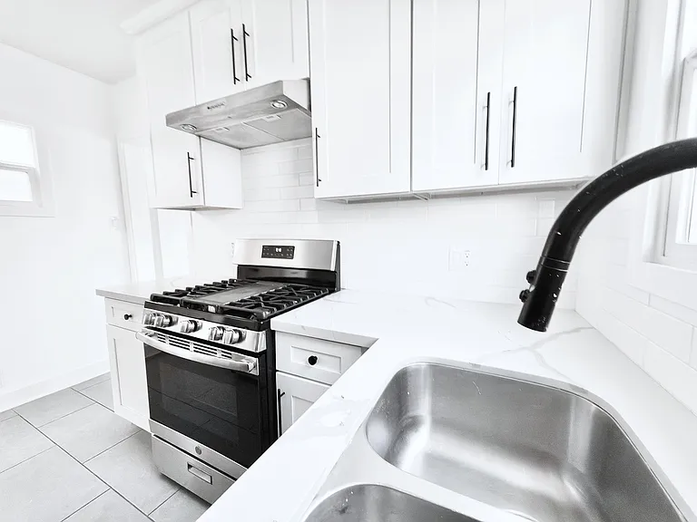 328 N Kingsley Dr #338-3/4 — Photo 4
