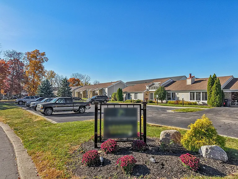 Twyckenham Apartments — Photo 42