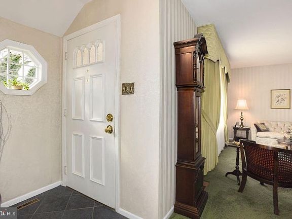 3rd image of 2126 Penn St