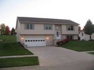 3511 Turnberry Dr, McHenry, IL 60050