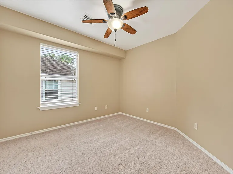 54 Blue Creek Pl — Photo 15
