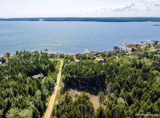 1 Wawenock Trl, New Harbor, ME 04554