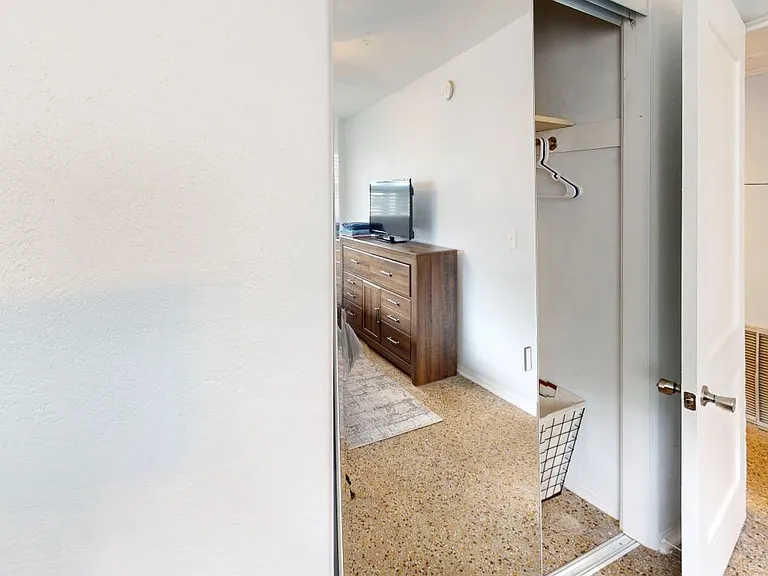 328 Slayton Ave — Photo 25