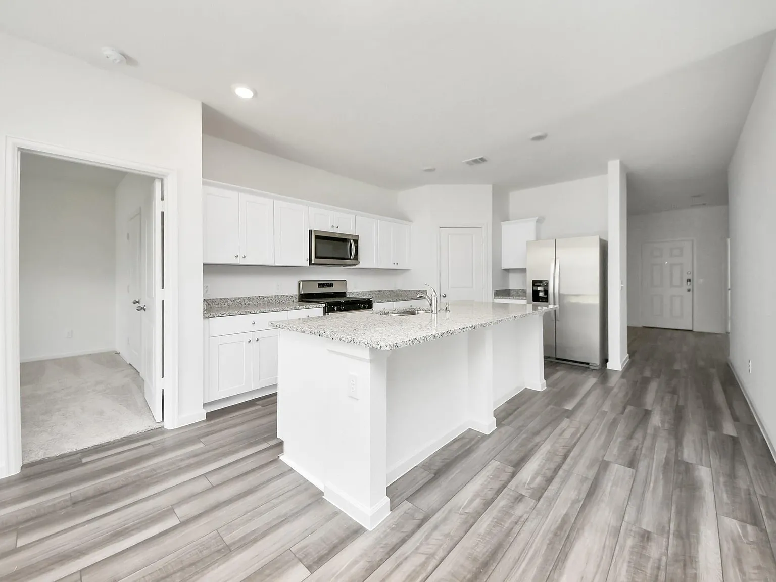 4 bed, 2.0 bath, 1827 sqft, $2,485 — Photo 3