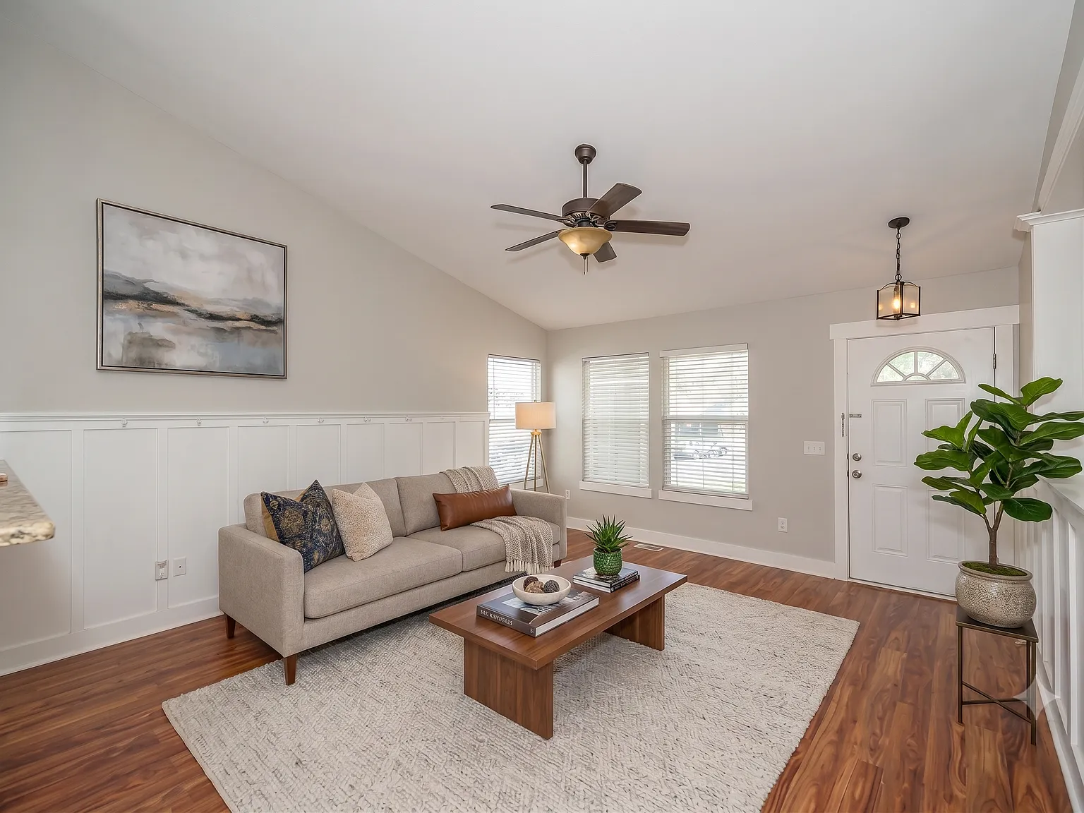 6 bed, 2632 sqft, $2,750 — Photo 4
