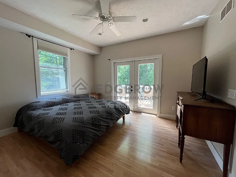6926 Lake Michigan Dr — Photo 22
