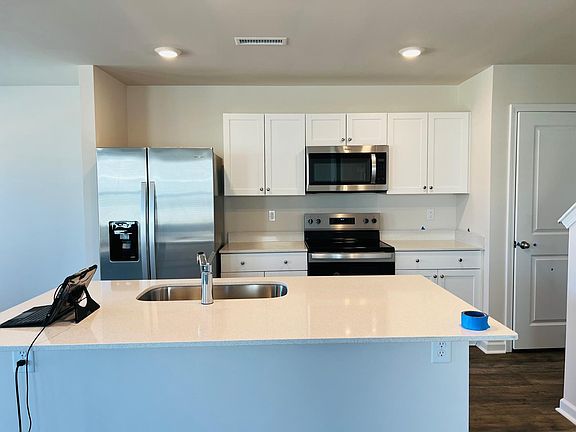 4th image of 175 Seymour Village Dr #175