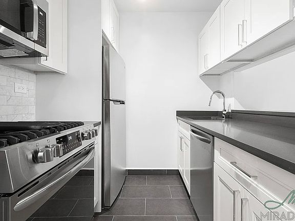 4th image of 145 W 67th St APT 6F