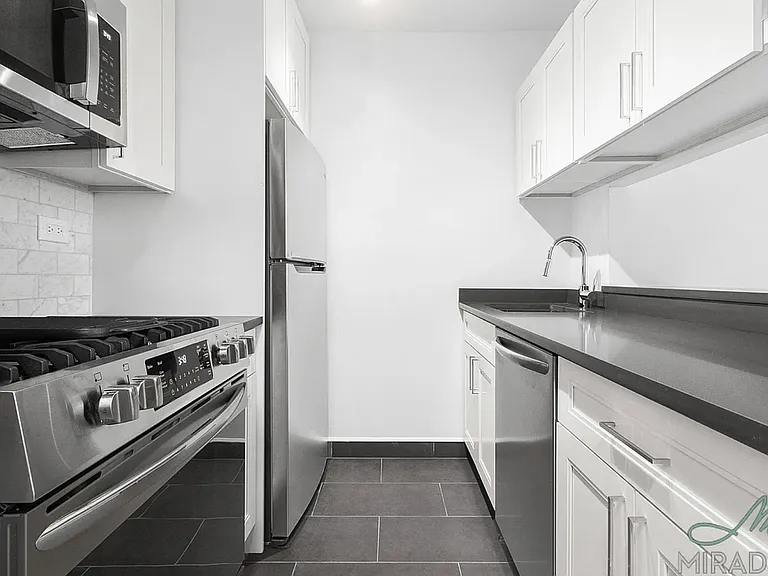 145 W 67th St #15F — Photo 4