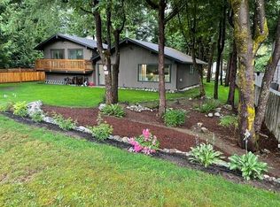 30 Robertson Cres, Hope, BC V0X1L4