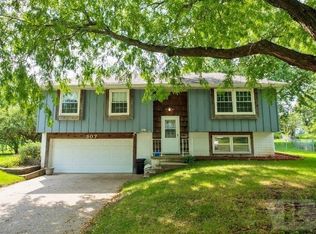 307 Thunderbird Dr, Marshalltown, IA 50158
