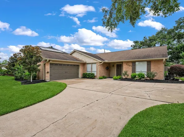 1307 Creek Hollow Dr, Seabrook, TX 77586