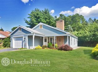 11 Kingston Dr, Ridge, NY 11961