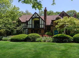 100 Brookside Dr, Manhasset, NY 11030