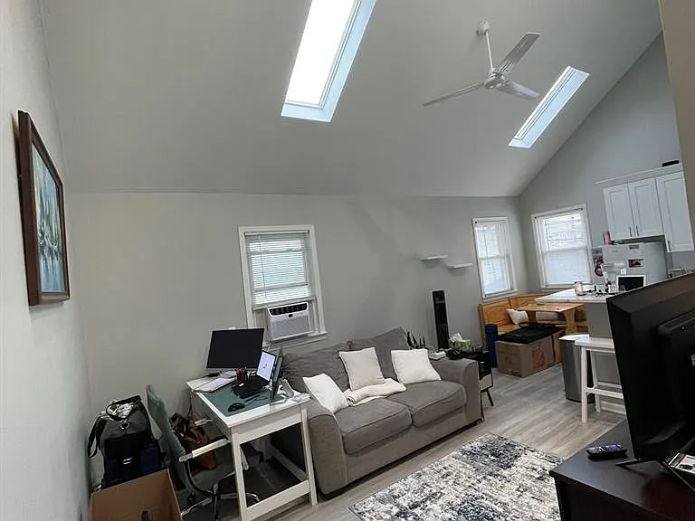 109 New York Ave #UPPER — Photo 1