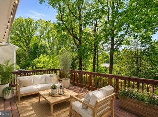 9361 Tartan View Dr, Fairfax, VA 22032