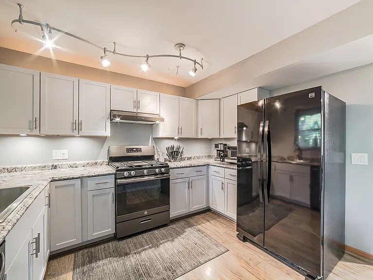 1034 Parkway Dr — Photo 11