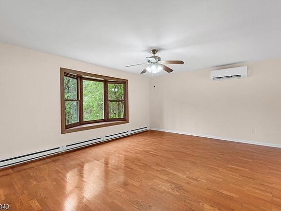 4th image of 26 TAMARACK RD.